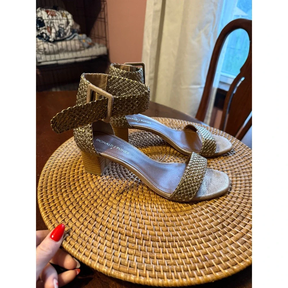 Donald J Pliner Gold Woven Ankle Strap Block Heel Sandals Womens 7M Italy
